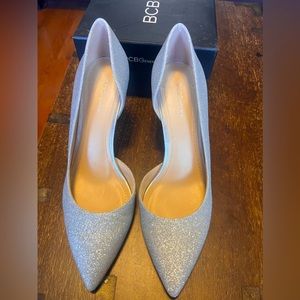BCBG generation evening pump